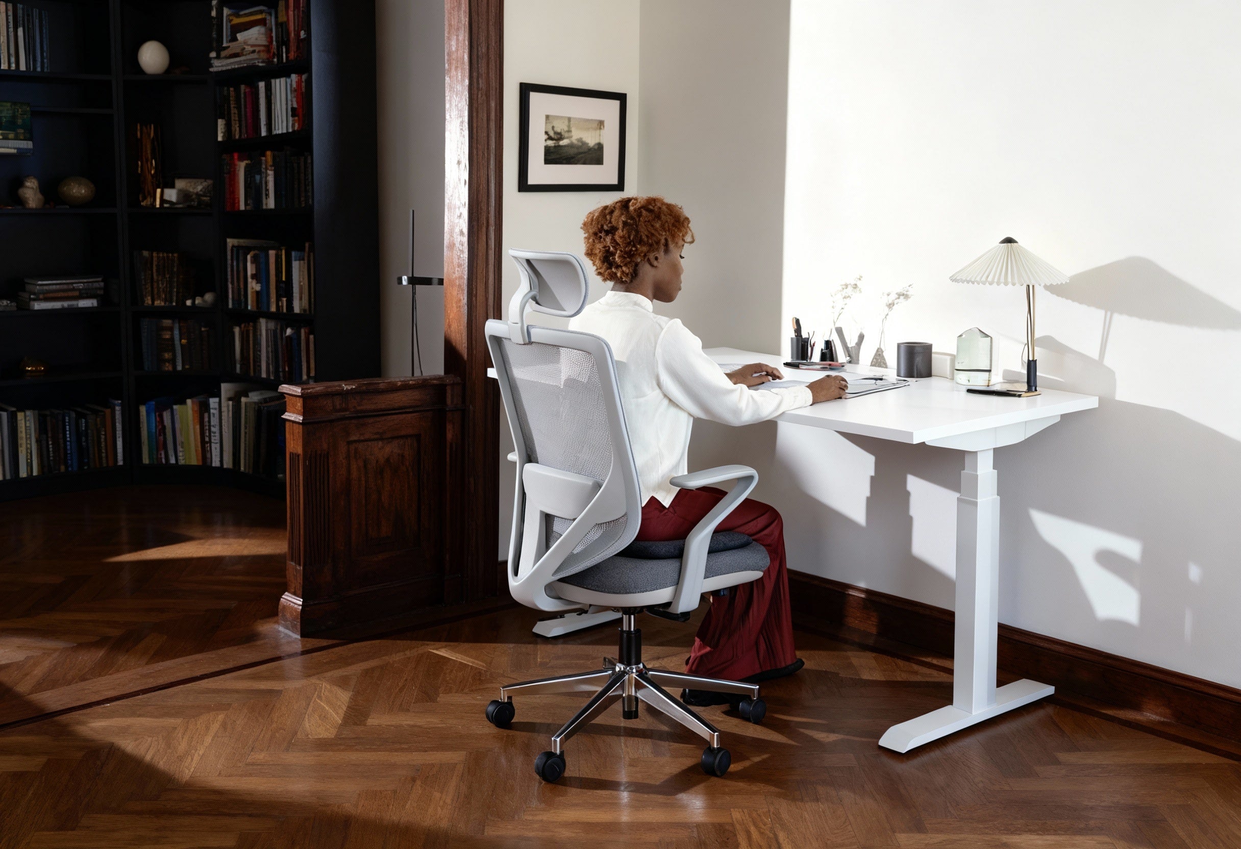 Egonomic workstaion with ergonomic chair and  standing desk