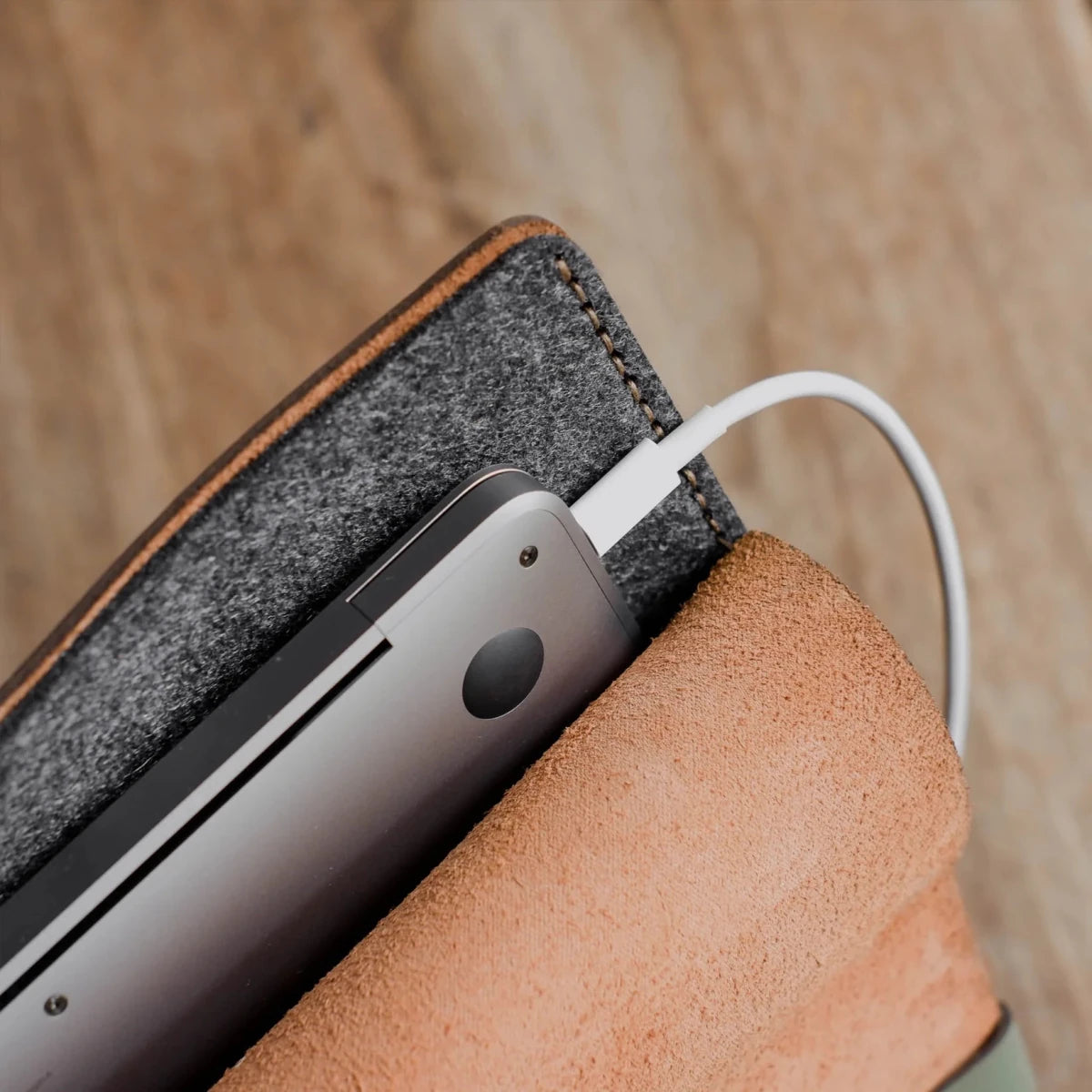The Leather Laptop Sleeve - Workspace Dreams The Leather Laptop Sleeve